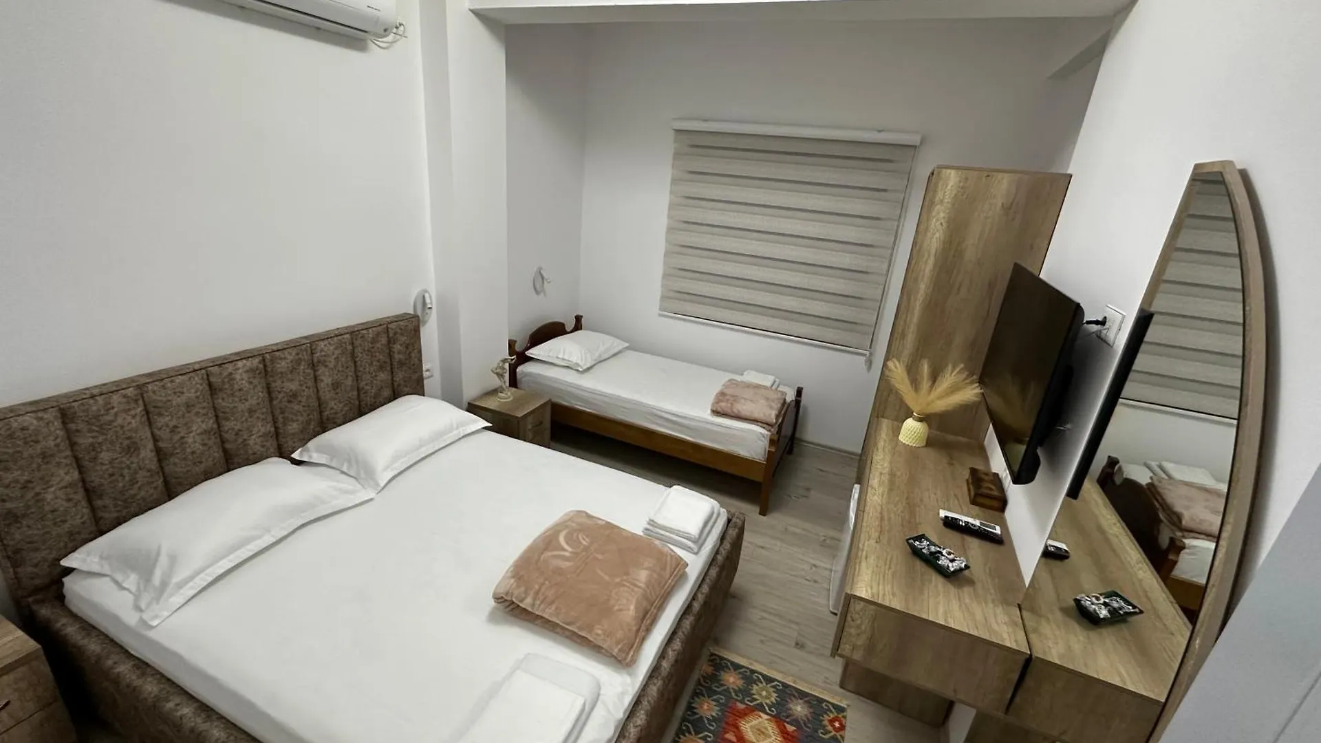 Hotel Lola'S Rooms Gjirokaster Albania