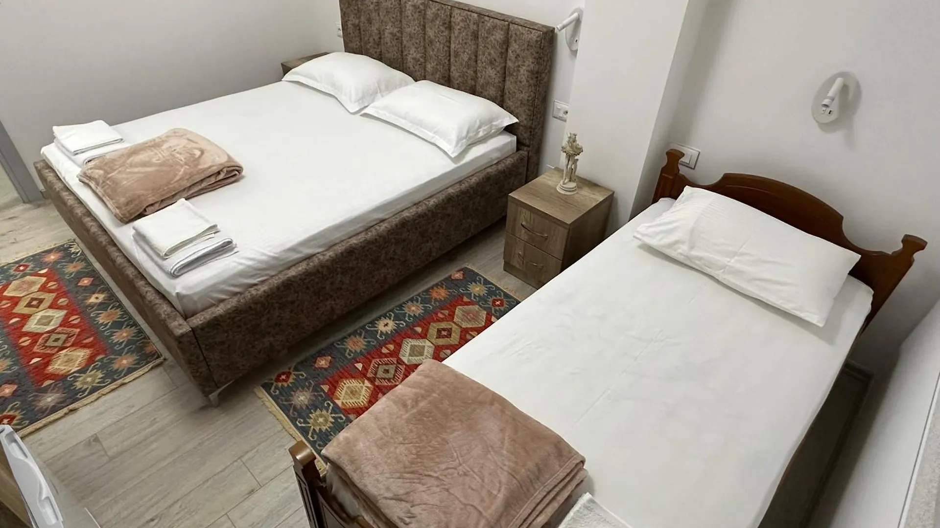 Lola'S Rooms Gjirokaster Hotel