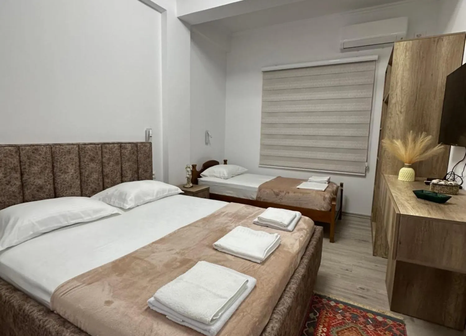 Lola'S Rooms Gjirokastër Hotell
