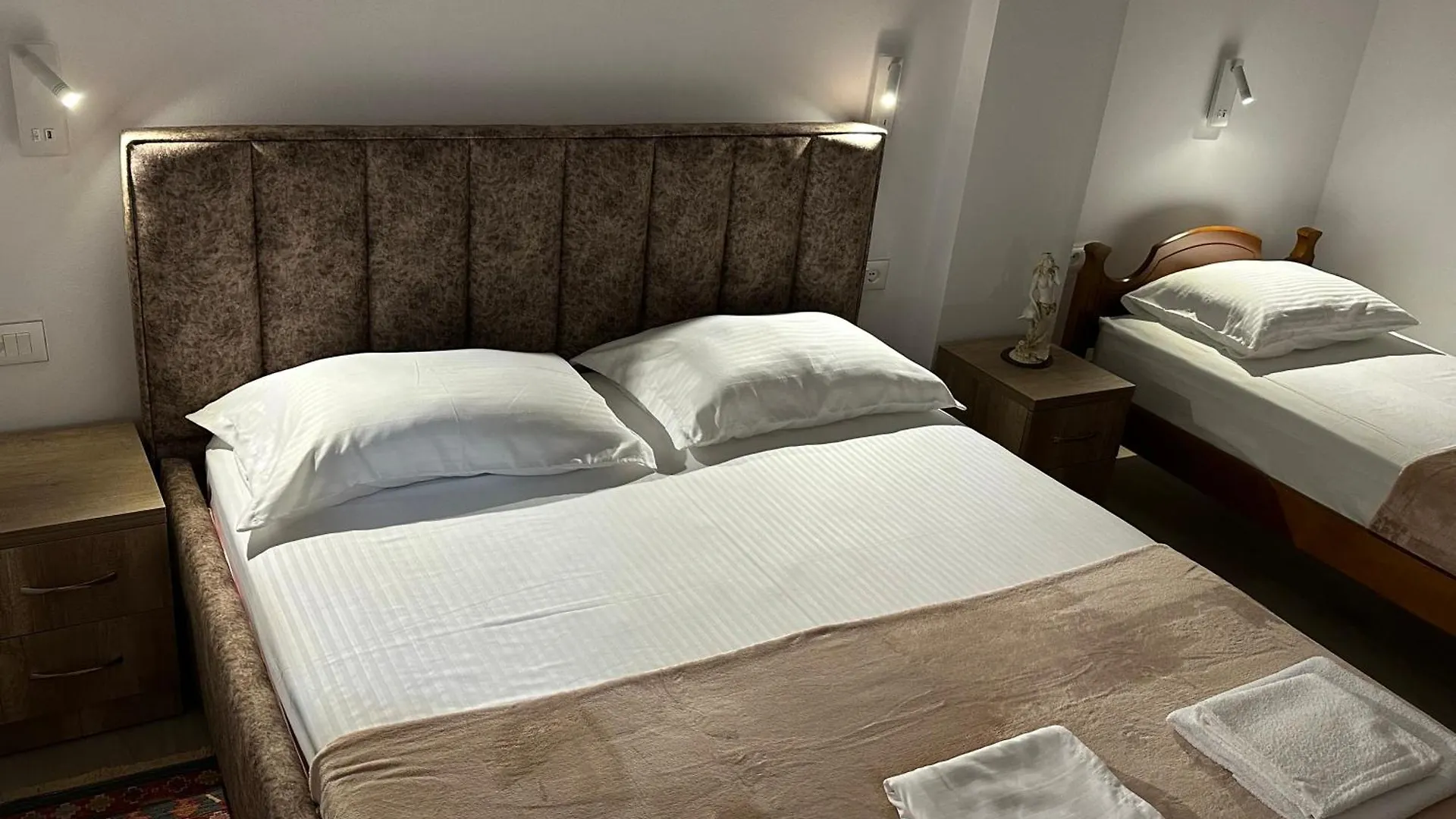 Hotel Lola'S Rooms Gjirokaster Albania