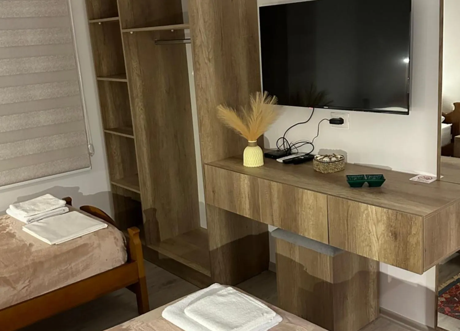 Lola'S Rooms Gjirokaster Hotel