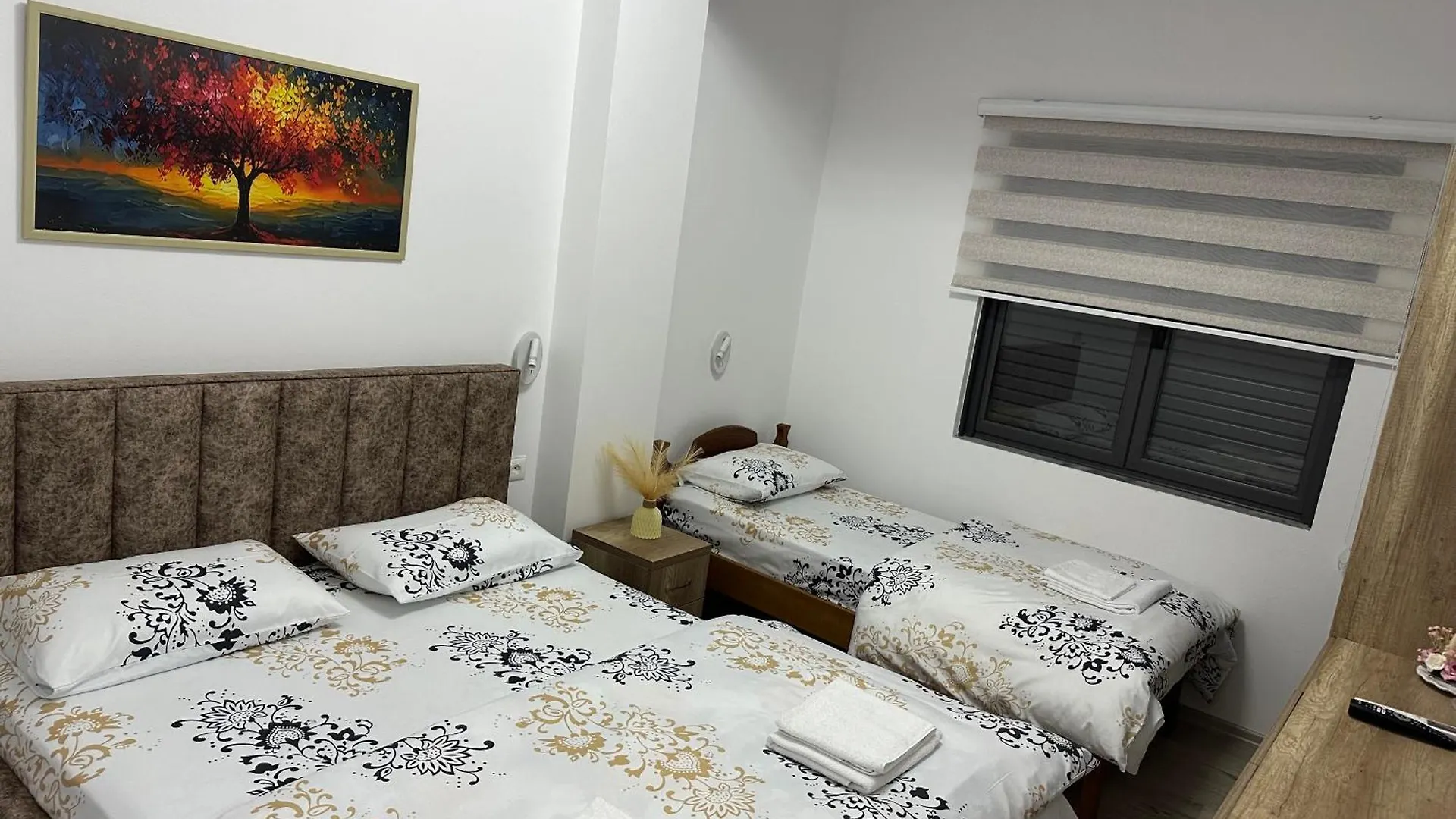 Lola'S Rooms Gjirokaster Hotel